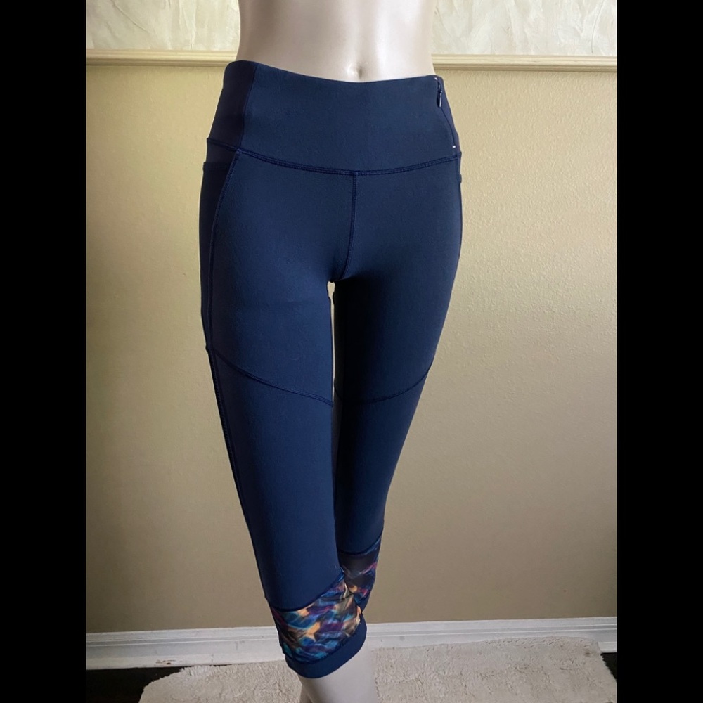 CALIA by Carrie Underwood Cropped navy leggings S